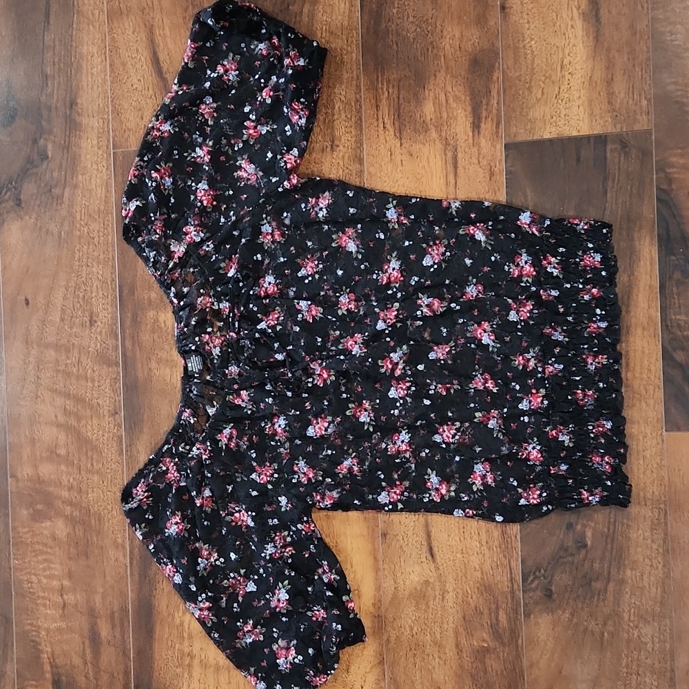 Lace black floral short sleeve top Size M